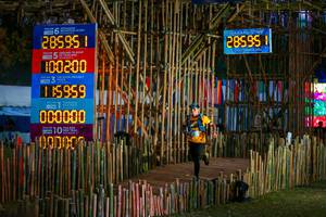 BIB: 285951, 2021, 100200, 959, 0000
                            <button type="button" onclick="openModal(16020741)" class="btn btn-primary btn-sm float-right btn-popup" data-toggle="modal" data-target=".modal-high-quality">
                        <i class="fas fa-shopping-cart"></i> Add to Cart
                    </button>
                                            <button type="button" onclick="isThisMe(16020741, true)" class="btn btn-success btn-sm float-right btn-popup btn-isme hidden" data-toggle="tooltip" data-placement="bottom" title="นี่คือรูปของคุณใช่ไหม คลิกที่นี่เพื่อเอาเข้าอัลบั้ม">
                        <i class="fas fa-plus"></i> Add to album
                    </button>
                    <button type="button" onclick="isThisMe(16020741, false)" class="btn btn-warning btn-sm float-right btn-popup btn-isnotme hidden">
                        <i class="fas fa-ban"></i> Remove from album
                    </button>