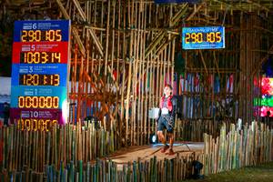 BIB: 29005, 2021, 1003, 685, 12013, 000000
                            <button type="button" onclick="openModal(16020897)" class="btn btn-primary btn-sm float-right btn-popup" data-toggle="modal" data-target=".modal-high-quality">
                        <i class="fas fa-shopping-cart"></i> Add to Cart
                    </button>
                                            <button type="button" onclick="isThisMe(16020897, true)" class="btn btn-success btn-sm float-right btn-popup btn-isme hidden" data-toggle="tooltip" data-placement="bottom" title="นี่คือรูปของคุณใช่ไหม คลิกที่นี่เพื่อเอาเข้าอัลบั้ม">
                        <i class="fas fa-plus"></i> Add to album
                    </button>
                    <button type="button" onclick="isThisMe(16020897, false)" class="btn btn-warning btn-sm float-right btn-popup btn-isnotme hidden">
                        <i class="fas fa-ban"></i> Remove from album
                    </button>