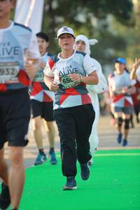 BIB: 932, 650
                            <button type="button" onclick="openModal(6452298)" class="btn btn-primary btn-sm float-right btn-popup" data-toggle="modal" data-target=".modal-high-quality">
                        <i class="fas fa-shopping-cart"></i> Add to Cart
                    </button>
                                            <button type="button" onclick="isThisMe(6452298, true)" class="btn btn-success btn-sm float-right btn-popup btn-isme hidden" data-toggle="tooltip" data-placement="bottom" title="นี่คือรูปของคุณใช่ไหม คลิกที่นี่เพื่อเอาเข้าอัลบั้ม">
                        <i class="fas fa-plus"></i> Add to album
                    </button>
                    <button type="button" onclick="isThisMe(6452298, false)" class="btn btn-warning btn-sm float-right btn-popup btn-isnotme hidden">
                        <i class="fas fa-ban"></i> Remove from album
                    </button>