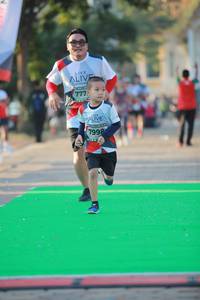 BIB: 777, 7998
                            <button type="button" onclick="openModal(6452431)" class="btn btn-primary btn-sm float-right btn-popup" data-toggle="modal" data-target=".modal-high-quality">
                        <i class="fas fa-shopping-cart"></i> Add to Cart
                    </button>
                                            <button type="button" onclick="isThisMe(6452431, true)" class="btn btn-success btn-sm float-right btn-popup btn-isme hidden" data-toggle="tooltip" data-placement="bottom" title="นี่คือรูปของคุณใช่ไหม คลิกที่นี่เพื่อเอาเข้าอัลบั้ม">
                        <i class="fas fa-plus"></i> Add to album
                    </button>
                    <button type="button" onclick="isThisMe(6452431, false)" class="btn btn-warning btn-sm float-right btn-popup btn-isnotme hidden">
                        <i class="fas fa-ban"></i> Remove from album
                    </button>