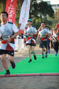 BIB: 7028, 746, 694
                            <button type="button" onclick="openModal(6452766)" class="btn btn-primary btn-sm float-right btn-popup" data-toggle="modal" data-target=".modal-high-quality">
                        <i class="fas fa-shopping-cart"></i> Add to Cart
                    </button>
                                            <button type="button" onclick="isThisMe(6452766, true)" class="btn btn-success btn-sm float-right btn-popup btn-isme hidden" data-toggle="tooltip" data-placement="bottom" title="นี่คือรูปของคุณใช่ไหม คลิกที่นี่เพื่อเอาเข้าอัลบั้ม">
                        <i class="fas fa-plus"></i> Add to album
                    </button>
                    <button type="button" onclick="isThisMe(6452766, false)" class="btn btn-warning btn-sm float-right btn-popup btn-isnotme hidden">
                        <i class="fas fa-ban"></i> Remove from album
                    </button>