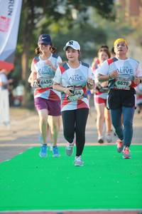 BIB: 6450, 6678, 344
                            <button type="button" onclick="openModal(6453416)" class="btn btn-primary btn-sm float-right btn-popup" data-toggle="modal" data-target=".modal-high-quality">
                        <i class="fas fa-shopping-cart"></i> Add to Cart
                    </button>
                                            <button type="button" onclick="isThisMe(6453416, true)" class="btn btn-success btn-sm float-right btn-popup btn-isme hidden" data-toggle="tooltip" data-placement="bottom" title="นี่คือรูปของคุณใช่ไหม คลิกที่นี่เพื่อเอาเข้าอัลบั้ม">
                        <i class="fas fa-plus"></i> Add to album
                    </button>
                    <button type="button" onclick="isThisMe(6453416, false)" class="btn btn-warning btn-sm float-right btn-popup btn-isnotme hidden">
                        <i class="fas fa-ban"></i> Remove from album
                    </button>