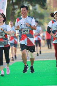 BIB: 6642, 695
                            <button type="button" onclick="openModal(6453495)" class="btn btn-primary btn-sm float-right btn-popup" data-toggle="modal" data-target=".modal-high-quality">
                        <i class="fas fa-shopping-cart"></i> Add to Cart
                    </button>
                                            <button type="button" onclick="isThisMe(6453495, true)" class="btn btn-success btn-sm float-right btn-popup btn-isme hidden" data-toggle="tooltip" data-placement="bottom" title="นี่คือรูปของคุณใช่ไหม คลิกที่นี่เพื่อเอาเข้าอัลบั้ม">
                        <i class="fas fa-plus"></i> Add to album
                    </button>
                    <button type="button" onclick="isThisMe(6453495, false)" class="btn btn-warning btn-sm float-right btn-popup btn-isnotme hidden">
                        <i class="fas fa-ban"></i> Remove from album
                    </button>