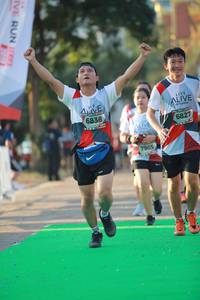 BIB: 6838, 6827, 7905
                            <button type="button" onclick="openModal(6452046)" class="btn btn-primary btn-sm float-right btn-popup" data-toggle="modal" data-target=".modal-high-quality">
                        <i class="fas fa-shopping-cart"></i> Add to Cart
                    </button>
                                            <button type="button" onclick="isThisMe(6452046, true)" class="btn btn-success btn-sm float-right btn-popup btn-isme hidden" data-toggle="tooltip" data-placement="bottom" title="นี่คือรูปของคุณใช่ไหม คลิกที่นี่เพื่อเอาเข้าอัลบั้ม">
                        <i class="fas fa-plus"></i> Add to album
                    </button>
                    <button type="button" onclick="isThisMe(6452046, false)" class="btn btn-warning btn-sm float-right btn-popup btn-isnotme hidden">
                        <i class="fas fa-ban"></i> Remove from album
                    </button>