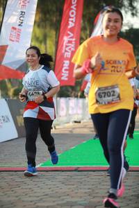 BIB: 6702, 2019
                            <button type="button" onclick="openModal(6452913)" class="btn btn-primary btn-sm float-right btn-popup" data-toggle="modal" data-target=".modal-high-quality">
                        <i class="fas fa-shopping-cart"></i> Add to Cart
                    </button>
                                            <button type="button" onclick="isThisMe(6452913, true)" class="btn btn-success btn-sm float-right btn-popup btn-isme hidden" data-toggle="tooltip" data-placement="bottom" title="นี่คือรูปของคุณใช่ไหม คลิกที่นี่เพื่อเอาเข้าอัลบั้ม">
                        <i class="fas fa-plus"></i> Add to album
                    </button>
                    <button type="button" onclick="isThisMe(6452913, false)" class="btn btn-warning btn-sm float-right btn-popup btn-isnotme hidden">
                        <i class="fas fa-ban"></i> Remove from album
                    </button>