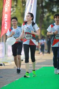 BIB: 6315
                            <button type="button" onclick="openModal(6453302)" class="btn btn-primary btn-sm float-right btn-popup" data-toggle="modal" data-target=".modal-high-quality">
                        <i class="fas fa-shopping-cart"></i> Add to Cart
                    </button>
                                            <button type="button" onclick="isThisMe(6453302, true)" class="btn btn-success btn-sm float-right btn-popup btn-isme hidden" data-toggle="tooltip" data-placement="bottom" title="นี่คือรูปของคุณใช่ไหม คลิกที่นี่เพื่อเอาเข้าอัลบั้ม">
                        <i class="fas fa-plus"></i> Add to album
                    </button>
                    <button type="button" onclick="isThisMe(6453302, false)" class="btn btn-warning btn-sm float-right btn-popup btn-isnotme hidden">
                        <i class="fas fa-ban"></i> Remove from album
                    </button>