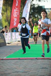 BIB: 7551
                            <button type="button" onclick="openModal(6452696)" class="btn btn-primary btn-sm float-right btn-popup" data-toggle="modal" data-target=".modal-high-quality">
                        <i class="fas fa-shopping-cart"></i> Add to Cart
                    </button>
                                            <button type="button" onclick="isThisMe(6452696, true)" class="btn btn-success btn-sm float-right btn-popup btn-isme hidden" data-toggle="tooltip" data-placement="bottom" title="นี่คือรูปของคุณใช่ไหม คลิกที่นี่เพื่อเอาเข้าอัลบั้ม">
                        <i class="fas fa-plus"></i> Add to album
                    </button>
                    <button type="button" onclick="isThisMe(6452696, false)" class="btn btn-warning btn-sm float-right btn-popup btn-isnotme hidden">
                        <i class="fas fa-ban"></i> Remove from album
                    </button>