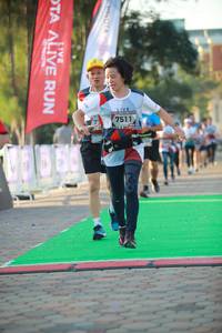 BIB: 7511
                            <button type="button" onclick="openModal(6452087)" class="btn btn-primary btn-sm float-right btn-popup" data-toggle="modal" data-target=".modal-high-quality">
                        <i class="fas fa-shopping-cart"></i> Add to Cart
                    </button>
                                            <button type="button" onclick="isThisMe(6452087, true)" class="btn btn-success btn-sm float-right btn-popup btn-isme hidden" data-toggle="tooltip" data-placement="bottom" title="นี่คือรูปของคุณใช่ไหม คลิกที่นี่เพื่อเอาเข้าอัลบั้ม">
                        <i class="fas fa-plus"></i> Add to album
                    </button>
                    <button type="button" onclick="isThisMe(6452087, false)" class="btn btn-warning btn-sm float-right btn-popup btn-isnotme hidden">
                        <i class="fas fa-ban"></i> Remove from album
                    </button>