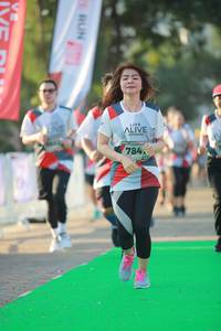 BIB: 784
                            <button type="button" onclick="openModal(6453659)" class="btn btn-primary btn-sm float-right btn-popup" data-toggle="modal" data-target=".modal-high-quality">
                        <i class="fas fa-shopping-cart"></i> Add to Cart
                    </button>
                                            <button type="button" onclick="isThisMe(6453659, true)" class="btn btn-success btn-sm float-right btn-popup btn-isme hidden" data-toggle="tooltip" data-placement="bottom" title="นี่คือรูปของคุณใช่ไหม คลิกที่นี่เพื่อเอาเข้าอัลบั้ม">
                        <i class="fas fa-plus"></i> Add to album
                    </button>
                    <button type="button" onclick="isThisMe(6453659, false)" class="btn btn-warning btn-sm float-right btn-popup btn-isnotme hidden">
                        <i class="fas fa-ban"></i> Remove from album
                    </button>