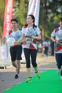 BIB: 6315
                            <button type="button" onclick="openModal(6453304)" class="btn btn-primary btn-sm float-right btn-popup" data-toggle="modal" data-target=".modal-high-quality">
                        <i class="fas fa-shopping-cart"></i> Add to Cart
                    </button>
                                            <button type="button" onclick="isThisMe(6453304, true)" class="btn btn-success btn-sm float-right btn-popup btn-isme hidden" data-toggle="tooltip" data-placement="bottom" title="นี่คือรูปของคุณใช่ไหม คลิกที่นี่เพื่อเอาเข้าอัลบั้ม">
                        <i class="fas fa-plus"></i> Add to album
                    </button>
                    <button type="button" onclick="isThisMe(6453304, false)" class="btn btn-warning btn-sm float-right btn-popup btn-isnotme hidden">
                        <i class="fas fa-ban"></i> Remove from album
                    </button>