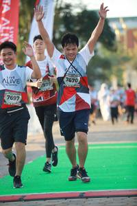 BIB: 7670, 979, 7697
                            <button type="button" onclick="openModal(6452269)" class="btn btn-primary btn-sm float-right btn-popup" data-toggle="modal" data-target=".modal-high-quality">
                        <i class="fas fa-shopping-cart"></i> Add to Cart
                    </button>
                                            <button type="button" onclick="isThisMe(6452269, true)" class="btn btn-success btn-sm float-right btn-popup btn-isme hidden" data-toggle="tooltip" data-placement="bottom" title="นี่คือรูปของคุณใช่ไหม คลิกที่นี่เพื่อเอาเข้าอัลบั้ม">
                        <i class="fas fa-plus"></i> Add to album
                    </button>
                    <button type="button" onclick="isThisMe(6452269, false)" class="btn btn-warning btn-sm float-right btn-popup btn-isnotme hidden">
                        <i class="fas fa-ban"></i> Remove from album
                    </button>