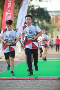 BIB: 604, 3047
                            <button type="button" onclick="openModal(6452929)" class="btn btn-primary btn-sm float-right btn-popup" data-toggle="modal" data-target=".modal-high-quality">
                        <i class="fas fa-shopping-cart"></i> Add to Cart
                    </button>
                                            <button type="button" onclick="isThisMe(6452929, true)" class="btn btn-success btn-sm float-right btn-popup btn-isme hidden" data-toggle="tooltip" data-placement="bottom" title="นี่คือรูปของคุณใช่ไหม คลิกที่นี่เพื่อเอาเข้าอัลบั้ม">
                        <i class="fas fa-plus"></i> Add to album
                    </button>
                    <button type="button" onclick="isThisMe(6452929, false)" class="btn btn-warning btn-sm float-right btn-popup btn-isnotme hidden">
                        <i class="fas fa-ban"></i> Remove from album
                    </button>