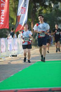 BIB: 7690, 7823, 2019
                            <button type="button" onclick="openModal(6453206)" class="btn btn-primary btn-sm float-right btn-popup" data-toggle="modal" data-target=".modal-high-quality">
                        <i class="fas fa-shopping-cart"></i> Add to Cart
                    </button>
                                            <button type="button" onclick="isThisMe(6453206, true)" class="btn btn-success btn-sm float-right btn-popup btn-isme hidden" data-toggle="tooltip" data-placement="bottom" title="นี่คือรูปของคุณใช่ไหม คลิกที่นี่เพื่อเอาเข้าอัลบั้ม">
                        <i class="fas fa-plus"></i> Add to album
                    </button>
                    <button type="button" onclick="isThisMe(6453206, false)" class="btn btn-warning btn-sm float-right btn-popup btn-isnotme hidden">
                        <i class="fas fa-ban"></i> Remove from album
                    </button>