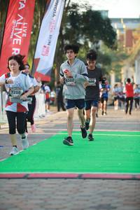 BIB: 6388, 406, 7288
                            <button type="button" onclick="openModal(6452540)" class="btn btn-primary btn-sm float-right btn-popup" data-toggle="modal" data-target=".modal-high-quality">
                        <i class="fas fa-shopping-cart"></i> Add to Cart
                    </button>
                                            <button type="button" onclick="isThisMe(6452540, true)" class="btn btn-success btn-sm float-right btn-popup btn-isme hidden" data-toggle="tooltip" data-placement="bottom" title="นี่คือรูปของคุณใช่ไหม คลิกที่นี่เพื่อเอาเข้าอัลบั้ม">
                        <i class="fas fa-plus"></i> Add to album
                    </button>
                    <button type="button" onclick="isThisMe(6452540, false)" class="btn btn-warning btn-sm float-right btn-popup btn-isnotme hidden">
                        <i class="fas fa-ban"></i> Remove from album
                    </button>