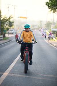 BIB: 
                            <button type="button" onclick="openModal(6403164)" class="btn btn-primary btn-sm float-right btn-popup" data-toggle="modal" data-target=".modal-high-quality">
                        <i class="fas fa-shopping-cart"></i> Add to Cart
                    </button>
                                            <button type="button" onclick="isThisMe(6403164, true)" class="btn btn-success btn-sm float-right btn-popup btn-isme hidden" data-toggle="tooltip" data-placement="bottom" title="นี่คือรูปของคุณใช่ไหม คลิกที่นี่เพื่อเอาเข้าอัลบั้ม">
                        <i class="fas fa-plus"></i> Add to album
                    </button>
                    <button type="button" onclick="isThisMe(6403164, false)" class="btn btn-warning btn-sm float-right btn-popup btn-isnotme hidden">
                        <i class="fas fa-ban"></i> Remove from album
                    </button>