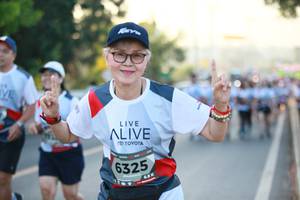 BIB: 6325
                            <button type="button" onclick="openModal(6402214)" class="btn btn-primary btn-sm float-right btn-popup" data-toggle="modal" data-target=".modal-high-quality">
                        <i class="fas fa-shopping-cart"></i> Add to Cart
                    </button>
                                            <button type="button" onclick="isThisMe(6402214, true)" class="btn btn-success btn-sm float-right btn-popup btn-isme hidden" data-toggle="tooltip" data-placement="bottom" title="นี่คือรูปของคุณใช่ไหม คลิกที่นี่เพื่อเอาเข้าอัลบั้ม">
                        <i class="fas fa-plus"></i> Add to album
                    </button>
                    <button type="button" onclick="isThisMe(6402214, false)" class="btn btn-warning btn-sm float-right btn-popup btn-isnotme hidden">
                        <i class="fas fa-ban"></i> Remove from album
                    </button>