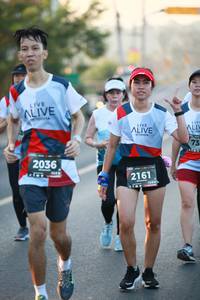 BIB: 2036, 2161
                            <button type="button" onclick="openModal(6395171)" class="btn btn-primary btn-sm float-right btn-popup" data-toggle="modal" data-target=".modal-high-quality">
                        <i class="fas fa-shopping-cart"></i> Add to Cart
                    </button>
                                            <button type="button" onclick="isThisMe(6395171, true)" class="btn btn-success btn-sm float-right btn-popup btn-isme hidden" data-toggle="tooltip" data-placement="bottom" title="นี่คือรูปของคุณใช่ไหม คลิกที่นี่เพื่อเอาเข้าอัลบั้ม">
                        <i class="fas fa-plus"></i> Add to album
                    </button>
                    <button type="button" onclick="isThisMe(6395171, false)" class="btn btn-warning btn-sm float-right btn-popup btn-isnotme hidden">
                        <i class="fas fa-ban"></i> Remove from album
                    </button>