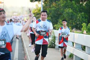 BIB: 6025, 2990
                            <button type="button" onclick="openModal(6398139)" class="btn btn-primary btn-sm float-right btn-popup" data-toggle="modal" data-target=".modal-high-quality">
                        <i class="fas fa-shopping-cart"></i> Add to Cart
                    </button>
                                            <button type="button" onclick="isThisMe(6398139, true)" class="btn btn-success btn-sm float-right btn-popup btn-isme hidden" data-toggle="tooltip" data-placement="bottom" title="นี่คือรูปของคุณใช่ไหม คลิกที่นี่เพื่อเอาเข้าอัลบั้ม">
                        <i class="fas fa-plus"></i> Add to album
                    </button>
                    <button type="button" onclick="isThisMe(6398139, false)" class="btn btn-warning btn-sm float-right btn-popup btn-isnotme hidden">
                        <i class="fas fa-ban"></i> Remove from album
                    </button>