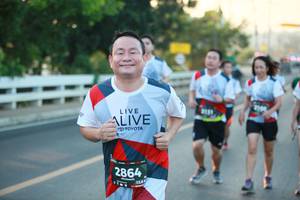 BIB: 2864, 124
                            <button type="button" onclick="openModal(6393159)" class="btn btn-primary btn-sm float-right btn-popup" data-toggle="modal" data-target=".modal-high-quality">
                        <i class="fas fa-shopping-cart"></i> Add to Cart
                    </button>
                                            <button type="button" onclick="isThisMe(6393159, true)" class="btn btn-success btn-sm float-right btn-popup btn-isme hidden" data-toggle="tooltip" data-placement="bottom" title="นี่คือรูปของคุณใช่ไหม คลิกที่นี่เพื่อเอาเข้าอัลบั้ม">
                        <i class="fas fa-plus"></i> Add to album
                    </button>
                    <button type="button" onclick="isThisMe(6393159, false)" class="btn btn-warning btn-sm float-right btn-popup btn-isnotme hidden">
                        <i class="fas fa-ban"></i> Remove from album
                    </button>