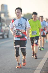 BIB: 3766, 7027, 128
                            <button type="button" onclick="openModal(6473638)" class="btn btn-primary btn-sm float-right btn-popup" data-toggle="modal" data-target=".modal-high-quality">
                        <i class="fas fa-shopping-cart"></i> Add to Cart
                    </button>
                                            <button type="button" onclick="isThisMe(6473638, true)" class="btn btn-success btn-sm float-right btn-popup btn-isme hidden" data-toggle="tooltip" data-placement="bottom" title="นี่คือรูปของคุณใช่ไหม คลิกที่นี่เพื่อเอาเข้าอัลบั้ม">
                        <i class="fas fa-plus"></i> Add to album
                    </button>
                    <button type="button" onclick="isThisMe(6473638, false)" class="btn btn-warning btn-sm float-right btn-popup btn-isnotme hidden">
                        <i class="fas fa-ban"></i> Remove from album
                    </button>