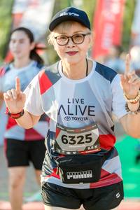 BIB: 2019, 6325
                            <button type="button" onclick="openModal(6560738)" class="btn btn-primary btn-sm float-right btn-popup" data-toggle="modal" data-target=".modal-high-quality">
                        <i class="fas fa-shopping-cart"></i> Add to Cart
                    </button>
                                            <button type="button" onclick="isThisMe(6560738, true)" class="btn btn-success btn-sm float-right btn-popup btn-isme hidden" data-toggle="tooltip" data-placement="bottom" title="นี่คือรูปของคุณใช่ไหม คลิกที่นี่เพื่อเอาเข้าอัลบั้ม">
                        <i class="fas fa-plus"></i> Add to album
                    </button>
                    <button type="button" onclick="isThisMe(6560738, false)" class="btn btn-warning btn-sm float-right btn-popup btn-isnotme hidden">
                        <i class="fas fa-ban"></i> Remove from album
                    </button>