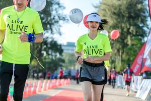 BIB: 120
                            <button type="button" onclick="openModal(6563329)" class="btn btn-primary btn-sm float-right btn-popup" data-toggle="modal" data-target=".modal-high-quality">
                        <i class="fas fa-shopping-cart"></i> Add to Cart
                    </button>
                                            <button type="button" onclick="isThisMe(6563329, true)" class="btn btn-success btn-sm float-right btn-popup btn-isme hidden" data-toggle="tooltip" data-placement="bottom" title="นี่คือรูปของคุณใช่ไหม คลิกที่นี่เพื่อเอาเข้าอัลบั้ม">
                        <i class="fas fa-plus"></i> Add to album
                    </button>
                    <button type="button" onclick="isThisMe(6563329, false)" class="btn btn-warning btn-sm float-right btn-popup btn-isnotme hidden">
                        <i class="fas fa-ban"></i> Remove from album
                    </button>