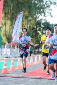 BIB: 2876, 3709, 292
                            <button type="button" onclick="openModal(6548182)" class="btn btn-primary btn-sm float-right btn-popup" data-toggle="modal" data-target=".modal-high-quality">
                        <i class="fas fa-shopping-cart"></i> Add to Cart
                    </button>
                                            <button type="button" onclick="isThisMe(6548182, true)" class="btn btn-success btn-sm float-right btn-popup btn-isme hidden" data-toggle="tooltip" data-placement="bottom" title="นี่คือรูปของคุณใช่ไหม คลิกที่นี่เพื่อเอาเข้าอัลบั้ม">
                        <i class="fas fa-plus"></i> Add to album
                    </button>
                    <button type="button" onclick="isThisMe(6548182, false)" class="btn btn-warning btn-sm float-right btn-popup btn-isnotme hidden">
                        <i class="fas fa-ban"></i> Remove from album
                    </button>