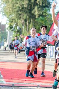 BIB: 3025, 2952
                            <button type="button" onclick="openModal(6562492)" class="btn btn-primary btn-sm float-right btn-popup" data-toggle="modal" data-target=".modal-high-quality">
                        <i class="fas fa-shopping-cart"></i> Add to Cart
                    </button>
                                            <button type="button" onclick="isThisMe(6562492, true)" class="btn btn-success btn-sm float-right btn-popup btn-isme hidden" data-toggle="tooltip" data-placement="bottom" title="นี่คือรูปของคุณใช่ไหม คลิกที่นี่เพื่อเอาเข้าอัลบั้ม">
                        <i class="fas fa-plus"></i> Add to album
                    </button>
                    <button type="button" onclick="isThisMe(6562492, false)" class="btn btn-warning btn-sm float-right btn-popup btn-isnotme hidden">
                        <i class="fas fa-ban"></i> Remove from album
                    </button>