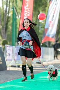 BIB: 6106
                            <button type="button" onclick="openModal(6562702)" class="btn btn-primary btn-sm float-right btn-popup" data-toggle="modal" data-target=".modal-high-quality">
                        <i class="fas fa-shopping-cart"></i> Add to Cart
                    </button>
                                            <button type="button" onclick="isThisMe(6562702, true)" class="btn btn-success btn-sm float-right btn-popup btn-isme hidden" data-toggle="tooltip" data-placement="bottom" title="นี่คือรูปของคุณใช่ไหม คลิกที่นี่เพื่อเอาเข้าอัลบั้ม">
                        <i class="fas fa-plus"></i> Add to album
                    </button>
                    <button type="button" onclick="isThisMe(6562702, false)" class="btn btn-warning btn-sm float-right btn-popup btn-isnotme hidden">
                        <i class="fas fa-ban"></i> Remove from album
                    </button>