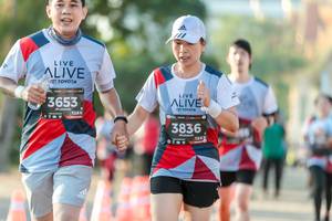 BIB: 3653, 128, 3836
                            <button type="button" onclick="openModal(6556569)" class="btn btn-primary btn-sm float-right btn-popup" data-toggle="modal" data-target=".modal-high-quality">
                        <i class="fas fa-shopping-cart"></i> Add to Cart
                    </button>
                                            <button type="button" onclick="isThisMe(6556569, true)" class="btn btn-success btn-sm float-right btn-popup btn-isme hidden" data-toggle="tooltip" data-placement="bottom" title="นี่คือรูปของคุณใช่ไหม คลิกที่นี่เพื่อเอาเข้าอัลบั้ม">
                        <i class="fas fa-plus"></i> Add to album
                    </button>
                    <button type="button" onclick="isThisMe(6556569, false)" class="btn btn-warning btn-sm float-right btn-popup btn-isnotme hidden">
                        <i class="fas fa-ban"></i> Remove from album
                    </button>