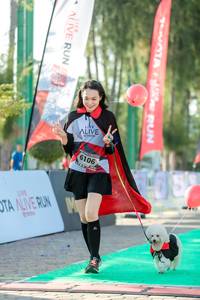 BIB: 6106
                            <button type="button" onclick="openModal(6562717)" class="btn btn-primary btn-sm float-right btn-popup" data-toggle="modal" data-target=".modal-high-quality">
                        <i class="fas fa-shopping-cart"></i> Add to Cart
                    </button>
                                            <button type="button" onclick="isThisMe(6562717, true)" class="btn btn-success btn-sm float-right btn-popup btn-isme hidden" data-toggle="tooltip" data-placement="bottom" title="นี่คือรูปของคุณใช่ไหม คลิกที่นี่เพื่อเอาเข้าอัลบั้ม">
                        <i class="fas fa-plus"></i> Add to album
                    </button>
                    <button type="button" onclick="isThisMe(6562717, false)" class="btn btn-warning btn-sm float-right btn-popup btn-isnotme hidden">
                        <i class="fas fa-ban"></i> Remove from album
                    </button>