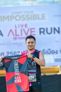 BIB: 2562, 128, 070
                            <button type="button" onclick="openModal(6569133)" class="btn btn-primary btn-sm float-right btn-popup" data-toggle="modal" data-target=".modal-high-quality">
                        <i class="fas fa-shopping-cart"></i> Add to Cart
                    </button>
                                            <button type="button" onclick="isThisMe(6569133, true)" class="btn btn-success btn-sm float-right btn-popup btn-isme hidden" data-toggle="tooltip" data-placement="bottom" title="นี่คือรูปของคุณใช่ไหม คลิกที่นี่เพื่อเอาเข้าอัลบั้ม">
                        <i class="fas fa-plus"></i> Add to album
                    </button>
                    <button type="button" onclick="isThisMe(6569133, false)" class="btn btn-warning btn-sm float-right btn-popup btn-isnotme hidden">
                        <i class="fas fa-ban"></i> Remove from album
                    </button>