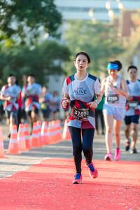 BIB: 3101
                            <button type="button" onclick="openModal(6556599)" class="btn btn-primary btn-sm float-right btn-popup" data-toggle="modal" data-target=".modal-high-quality">
                        <i class="fas fa-shopping-cart"></i> Add to Cart
                    </button>
                                            <button type="button" onclick="isThisMe(6556599, true)" class="btn btn-success btn-sm float-right btn-popup btn-isme hidden" data-toggle="tooltip" data-placement="bottom" title="นี่คือรูปของคุณใช่ไหม คลิกที่นี่เพื่อเอาเข้าอัลบั้ม">
                        <i class="fas fa-plus"></i> Add to album
                    </button>
                    <button type="button" onclick="isThisMe(6556599, false)" class="btn btn-warning btn-sm float-right btn-popup btn-isnotme hidden">
                        <i class="fas fa-ban"></i> Remove from album
                    </button>