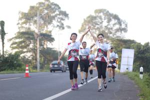 BIB: 3825, 3824, 220
                            <button type="button" onclick="openModal(6439644)" class="btn btn-primary btn-sm float-right btn-popup" data-toggle="modal" data-target=".modal-high-quality">
                        <i class="fas fa-shopping-cart"></i> Add to Cart
                    </button>
                                            <button type="button" onclick="isThisMe(6439644, true)" class="btn btn-success btn-sm float-right btn-popup btn-isme hidden" data-toggle="tooltip" data-placement="bottom" title="นี่คือรูปของคุณใช่ไหม คลิกที่นี่เพื่อเอาเข้าอัลบั้ม">
                        <i class="fas fa-plus"></i> Add to album
                    </button>
                    <button type="button" onclick="isThisMe(6439644, false)" class="btn btn-warning btn-sm float-right btn-popup btn-isnotme hidden">
                        <i class="fas fa-ban"></i> Remove from album
                    </button>