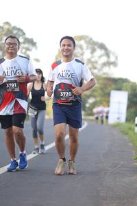 BIB: 3791, 3720, 301
                            <button type="button" onclick="openModal(6437959)" class="btn btn-primary btn-sm float-right btn-popup" data-toggle="modal" data-target=".modal-high-quality">
                        <i class="fas fa-shopping-cart"></i> Add to Cart
                    </button>
                                            <button type="button" onclick="isThisMe(6437959, true)" class="btn btn-success btn-sm float-right btn-popup btn-isme hidden" data-toggle="tooltip" data-placement="bottom" title="นี่คือรูปของคุณใช่ไหม คลิกที่นี่เพื่อเอาเข้าอัลบั้ม">
                        <i class="fas fa-plus"></i> Add to album
                    </button>
                    <button type="button" onclick="isThisMe(6437959, false)" class="btn btn-warning btn-sm float-right btn-popup btn-isnotme hidden">
                        <i class="fas fa-ban"></i> Remove from album
                    </button>