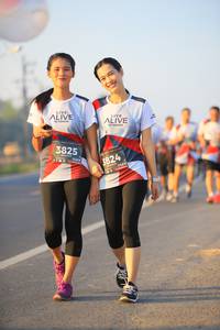 BIB: 3825, 3824
                            <button type="button" onclick="openModal(6394172)" class="btn btn-primary btn-sm float-right btn-popup" data-toggle="modal" data-target=".modal-high-quality">
                        <i class="fas fa-shopping-cart"></i> Add to Cart
                    </button>
                                            <button type="button" onclick="isThisMe(6394172, true)" class="btn btn-success btn-sm float-right btn-popup btn-isme hidden" data-toggle="tooltip" data-placement="bottom" title="นี่คือรูปของคุณใช่ไหม คลิกที่นี่เพื่อเอาเข้าอัลบั้ม">
                        <i class="fas fa-plus"></i> Add to album
                    </button>
                    <button type="button" onclick="isThisMe(6394172, false)" class="btn btn-warning btn-sm float-right btn-popup btn-isnotme hidden">
                        <i class="fas fa-ban"></i> Remove from album
                    </button>