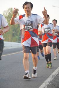 BIB: 2875, 3139
                            <button type="button" onclick="openModal(6408504)" class="btn btn-primary btn-sm float-right btn-popup" data-toggle="modal" data-target=".modal-high-quality">
                        <i class="fas fa-shopping-cart"></i> Add to Cart
                    </button>
                                            <button type="button" onclick="isThisMe(6408504, true)" class="btn btn-success btn-sm float-right btn-popup btn-isme hidden" data-toggle="tooltip" data-placement="bottom" title="นี่คือรูปของคุณใช่ไหม คลิกที่นี่เพื่อเอาเข้าอัลบั้ม">
                        <i class="fas fa-plus"></i> Add to album
                    </button>
                    <button type="button" onclick="isThisMe(6408504, false)" class="btn btn-warning btn-sm float-right btn-popup btn-isnotme hidden">
                        <i class="fas fa-ban"></i> Remove from album
                    </button>