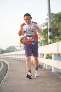 BIB: 3061
                            <button type="button" onclick="openModal(6409026)" class="btn btn-primary btn-sm float-right btn-popup" data-toggle="modal" data-target=".modal-high-quality">
                        <i class="fas fa-shopping-cart"></i> Add to Cart
                    </button>
                                            <button type="button" onclick="isThisMe(6409026, true)" class="btn btn-success btn-sm float-right btn-popup btn-isme hidden" data-toggle="tooltip" data-placement="bottom" title="นี่คือรูปของคุณใช่ไหม คลิกที่นี่เพื่อเอาเข้าอัลบั้ม">
                        <i class="fas fa-plus"></i> Add to album
                    </button>
                    <button type="button" onclick="isThisMe(6409026, false)" class="btn btn-warning btn-sm float-right btn-popup btn-isnotme hidden">
                        <i class="fas fa-ban"></i> Remove from album
                    </button>