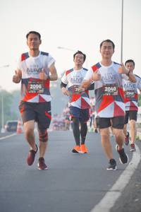 BIB: 2096, 2040, 2948
                            <button type="button" onclick="openModal(6408246)" class="btn btn-primary btn-sm float-right btn-popup" data-toggle="modal" data-target=".modal-high-quality">
                        <i class="fas fa-shopping-cart"></i> Add to Cart
                    </button>
                                            <button type="button" onclick="isThisMe(6408246, true)" class="btn btn-success btn-sm float-right btn-popup btn-isme hidden" data-toggle="tooltip" data-placement="bottom" title="นี่คือรูปของคุณใช่ไหม คลิกที่นี่เพื่อเอาเข้าอัลบั้ม">
                        <i class="fas fa-plus"></i> Add to album
                    </button>
                    <button type="button" onclick="isThisMe(6408246, false)" class="btn btn-warning btn-sm float-right btn-popup btn-isnotme hidden">
                        <i class="fas fa-ban"></i> Remove from album
                    </button>