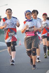 BIB: 3139, 310, 3763
                            <button type="button" onclick="openModal(6408493)" class="btn btn-primary btn-sm float-right btn-popup" data-toggle="modal" data-target=".modal-high-quality">
                        <i class="fas fa-shopping-cart"></i> Add to Cart
                    </button>
                                            <button type="button" onclick="isThisMe(6408493, true)" class="btn btn-success btn-sm float-right btn-popup btn-isme hidden" data-toggle="tooltip" data-placement="bottom" title="นี่คือรูปของคุณใช่ไหม คลิกที่นี่เพื่อเอาเข้าอัลบั้ม">
                        <i class="fas fa-plus"></i> Add to album
                    </button>
                    <button type="button" onclick="isThisMe(6408493, false)" class="btn btn-warning btn-sm float-right btn-popup btn-isnotme hidden">
                        <i class="fas fa-ban"></i> Remove from album
                    </button>