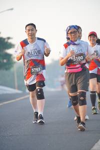 BIB: 100, 3763
                            <button type="button" onclick="openModal(6408477)" class="btn btn-primary btn-sm float-right btn-popup" data-toggle="modal" data-target=".modal-high-quality">
                        <i class="fas fa-shopping-cart"></i> Add to Cart
                    </button>
                                            <button type="button" onclick="isThisMe(6408477, true)" class="btn btn-success btn-sm float-right btn-popup btn-isme hidden" data-toggle="tooltip" data-placement="bottom" title="นี่คือรูปของคุณใช่ไหม คลิกที่นี่เพื่อเอาเข้าอัลบั้ม">
                        <i class="fas fa-plus"></i> Add to album
                    </button>
                    <button type="button" onclick="isThisMe(6408477, false)" class="btn btn-warning btn-sm float-right btn-popup btn-isnotme hidden">
                        <i class="fas fa-ban"></i> Remove from album
                    </button>