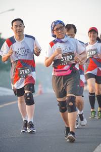 BIB: 3139, 3100, 3763
                            <button type="button" onclick="openModal(6408492)" class="btn btn-primary btn-sm float-right btn-popup" data-toggle="modal" data-target=".modal-high-quality">
                        <i class="fas fa-shopping-cart"></i> Add to Cart
                    </button>
                                            <button type="button" onclick="isThisMe(6408492, true)" class="btn btn-success btn-sm float-right btn-popup btn-isme hidden" data-toggle="tooltip" data-placement="bottom" title="นี่คือรูปของคุณใช่ไหม คลิกที่นี่เพื่อเอาเข้าอัลบั้ม">
                        <i class="fas fa-plus"></i> Add to album
                    </button>
                    <button type="button" onclick="isThisMe(6408492, false)" class="btn btn-warning btn-sm float-right btn-popup btn-isnotme hidden">
                        <i class="fas fa-ban"></i> Remove from album
                    </button>