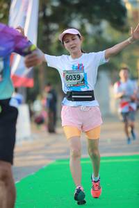 BIB: 6039
                            <button type="button" onclick="openModal(6553769)" class="btn btn-primary btn-sm float-right btn-popup" data-toggle="modal" data-target=".modal-high-quality">
                        <i class="fas fa-shopping-cart"></i> Add to Cart
                    </button>
                                            <button type="button" onclick="isThisMe(6553769, true)" class="btn btn-success btn-sm float-right btn-popup btn-isme hidden" data-toggle="tooltip" data-placement="bottom" title="นี่คือรูปของคุณใช่ไหม คลิกที่นี่เพื่อเอาเข้าอัลบั้ม">
                        <i class="fas fa-plus"></i> Add to album
                    </button>
                    <button type="button" onclick="isThisMe(6553769, false)" class="btn btn-warning btn-sm float-right btn-popup btn-isnotme hidden">
                        <i class="fas fa-ban"></i> Remove from album
                    </button>