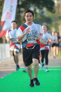 BIB: 6924
                            <button type="button" onclick="openModal(6554088)" class="btn btn-primary btn-sm float-right btn-popup" data-toggle="modal" data-target=".modal-high-quality">
                        <i class="fas fa-shopping-cart"></i> Add to Cart
                    </button>
                                            <button type="button" onclick="isThisMe(6554088, true)" class="btn btn-success btn-sm float-right btn-popup btn-isme hidden" data-toggle="tooltip" data-placement="bottom" title="นี่คือรูปของคุณใช่ไหม คลิกที่นี่เพื่อเอาเข้าอัลบั้ม">
                        <i class="fas fa-plus"></i> Add to album
                    </button>
                    <button type="button" onclick="isThisMe(6554088, false)" class="btn btn-warning btn-sm float-right btn-popup btn-isnotme hidden">
                        <i class="fas fa-ban"></i> Remove from album
                    </button>