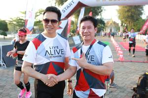 BIB: 736
                            <button type="button" onclick="openModal(6516092)" class="btn btn-primary btn-sm float-right btn-popup" data-toggle="modal" data-target=".modal-high-quality">
                        <i class="fas fa-shopping-cart"></i> Add to Cart
                    </button>
                                            <button type="button" onclick="isThisMe(6516092, true)" class="btn btn-success btn-sm float-right btn-popup btn-isme hidden" data-toggle="tooltip" data-placement="bottom" title="นี่คือรูปของคุณใช่ไหม คลิกที่นี่เพื่อเอาเข้าอัลบั้ม">
                        <i class="fas fa-plus"></i> Add to album
                    </button>
                    <button type="button" onclick="isThisMe(6516092, false)" class="btn btn-warning btn-sm float-right btn-popup btn-isnotme hidden">
                        <i class="fas fa-ban"></i> Remove from album
                    </button>