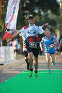 BIB: 3741
                            <button type="button" onclick="openModal(6554067)" class="btn btn-primary btn-sm float-right btn-popup" data-toggle="modal" data-target=".modal-high-quality">
                        <i class="fas fa-shopping-cart"></i> Add to Cart
                    </button>
                                            <button type="button" onclick="isThisMe(6554067, true)" class="btn btn-success btn-sm float-right btn-popup btn-isme hidden" data-toggle="tooltip" data-placement="bottom" title="นี่คือรูปของคุณใช่ไหม คลิกที่นี่เพื่อเอาเข้าอัลบั้ม">
                        <i class="fas fa-plus"></i> Add to album
                    </button>
                    <button type="button" onclick="isThisMe(6554067, false)" class="btn btn-warning btn-sm float-right btn-popup btn-isnotme hidden">
                        <i class="fas fa-ban"></i> Remove from album
                    </button>