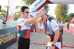 BIB: 3015, 17113019
                            <button type="button" onclick="openModal(6516113)" class="btn btn-primary btn-sm float-right btn-popup" data-toggle="modal" data-target=".modal-high-quality">
                        <i class="fas fa-shopping-cart"></i> Add to Cart
                    </button>
                                            <button type="button" onclick="isThisMe(6516113, true)" class="btn btn-success btn-sm float-right btn-popup btn-isme hidden" data-toggle="tooltip" data-placement="bottom" title="นี่คือรูปของคุณใช่ไหม คลิกที่นี่เพื่อเอาเข้าอัลบั้ม">
                        <i class="fas fa-plus"></i> Add to album
                    </button>
                    <button type="button" onclick="isThisMe(6516113, false)" class="btn btn-warning btn-sm float-right btn-popup btn-isnotme hidden">
                        <i class="fas fa-ban"></i> Remove from album
                    </button>