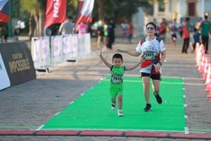 BIB: 7911, 7910
                            <button type="button" onclick="openModal(6500023)" class="btn btn-primary btn-sm float-right btn-popup" data-toggle="modal" data-target=".modal-high-quality">
                        <i class="fas fa-shopping-cart"></i> Add to Cart
                    </button>
                                            <button type="button" onclick="isThisMe(6500023, true)" class="btn btn-success btn-sm float-right btn-popup btn-isme hidden" data-toggle="tooltip" data-placement="bottom" title="นี่คือรูปของคุณใช่ไหม คลิกที่นี่เพื่อเอาเข้าอัลบั้ม">
                        <i class="fas fa-plus"></i> Add to album
                    </button>
                    <button type="button" onclick="isThisMe(6500023, false)" class="btn btn-warning btn-sm float-right btn-popup btn-isnotme hidden">
                        <i class="fas fa-ban"></i> Remove from album
                    </button>