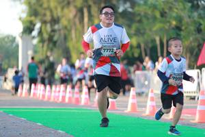 BIB: 7772, 7998
                            <button type="button" onclick="openModal(6501054)" class="btn btn-primary btn-sm float-right btn-popup" data-toggle="modal" data-target=".modal-high-quality">
                        <i class="fas fa-shopping-cart"></i> Add to Cart
                    </button>
                                            <button type="button" onclick="isThisMe(6501054, true)" class="btn btn-success btn-sm float-right btn-popup btn-isme hidden" data-toggle="tooltip" data-placement="bottom" title="นี่คือรูปของคุณใช่ไหม คลิกที่นี่เพื่อเอาเข้าอัลบั้ม">
                        <i class="fas fa-plus"></i> Add to album
                    </button>
                    <button type="button" onclick="isThisMe(6501054, false)" class="btn btn-warning btn-sm float-right btn-popup btn-isnotme hidden">
                        <i class="fas fa-ban"></i> Remove from album
                    </button>