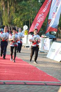 BIB: 201
                            <button type="button" onclick="openModal(6500179)" class="btn btn-primary btn-sm float-right btn-popup" data-toggle="modal" data-target=".modal-high-quality">
                        <i class="fas fa-shopping-cart"></i> Add to Cart
                    </button>
                                            <button type="button" onclick="isThisMe(6500179, true)" class="btn btn-success btn-sm float-right btn-popup btn-isme hidden" data-toggle="tooltip" data-placement="bottom" title="นี่คือรูปของคุณใช่ไหม คลิกที่นี่เพื่อเอาเข้าอัลบั้ม">
                        <i class="fas fa-plus"></i> Add to album
                    </button>
                    <button type="button" onclick="isThisMe(6500179, false)" class="btn btn-warning btn-sm float-right btn-popup btn-isnotme hidden">
                        <i class="fas fa-ban"></i> Remove from album
                    </button>